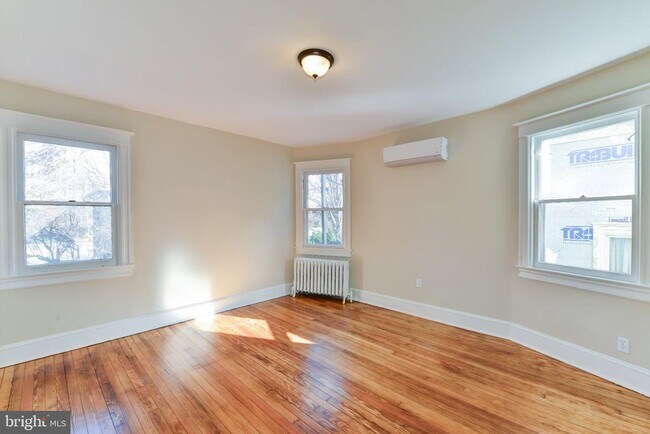 Building Photo - 4215 River Rd NW