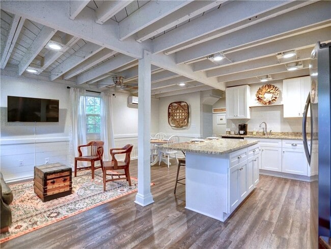 Building Photo - 315 Pine Grove Rd