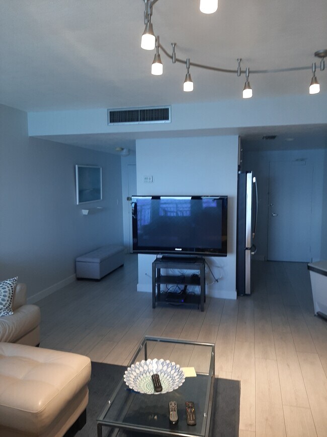 Building Photo - 3800 Galt Ocean Dr