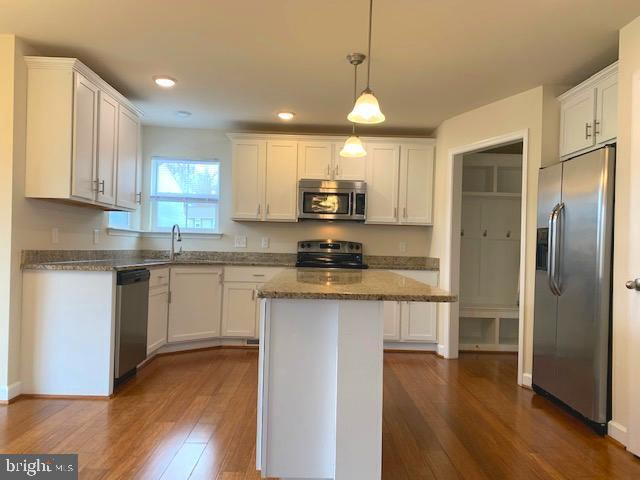 Building Photo - 6904 Lunette Ln