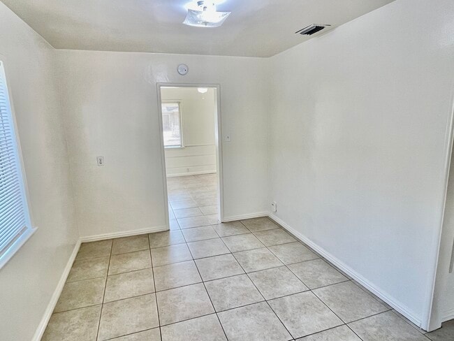 Building Photo - 5769 Eugene St