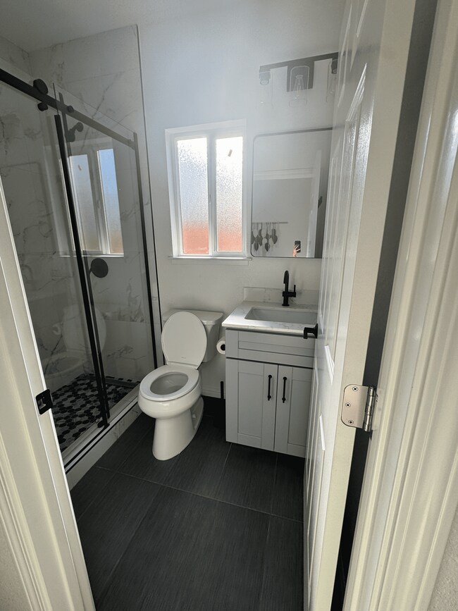 Building Photo - 1053 Brommer St