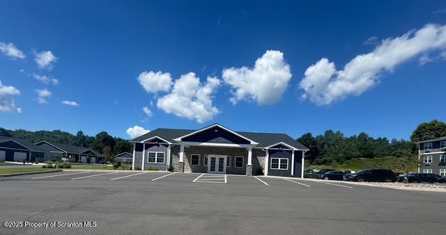 Building Photo - 420 Circle Dr