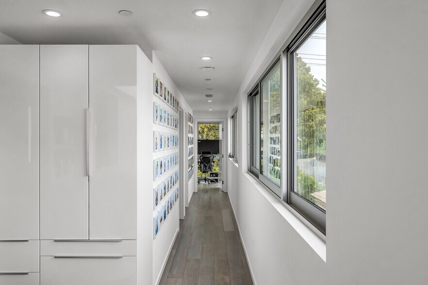 Window lit hallway upstairs - 718 Marine St