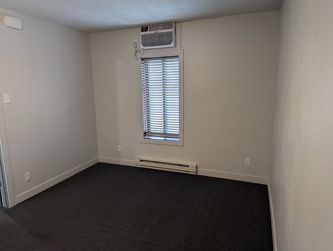 Building Photo - 207 3rd St S