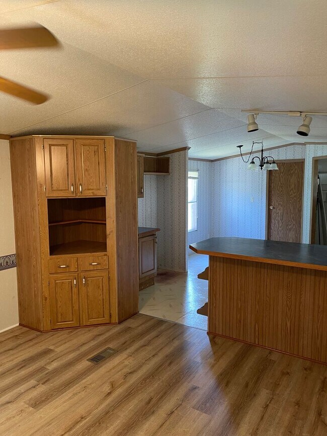 Building Photo - 3 bedroom home Fayetville PA!