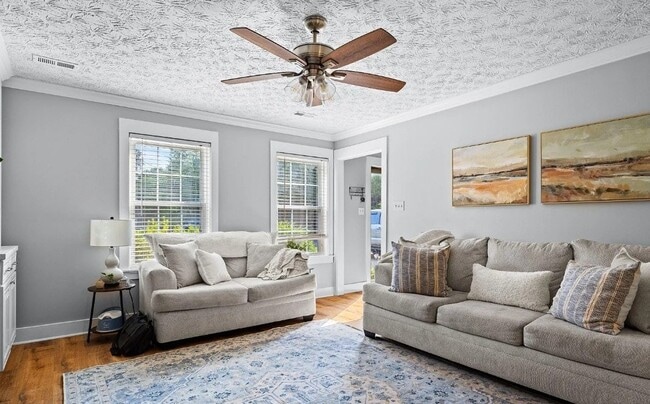 Building Photo - 818 Vinson Ln