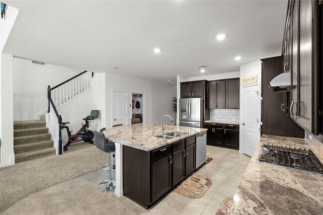 Building Photo - 6533 Leonardo Cove