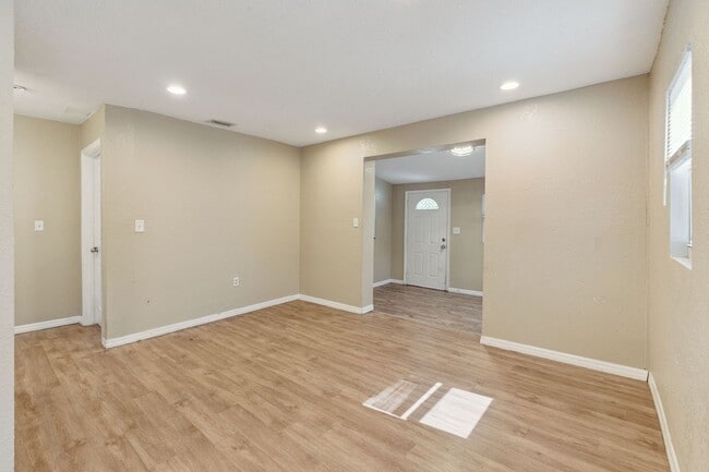 Building Photo - 5000 Huppel Ave