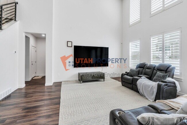 Building Photo - 213 W Prickly Pear Dr