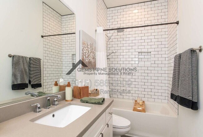 Building Photo - 420B 37th Ave N