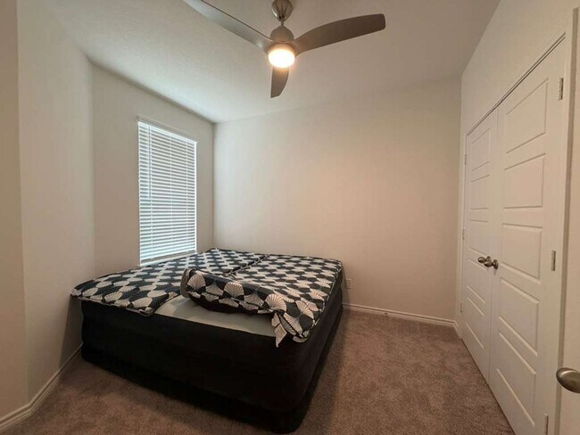 Building Photo - Move-In Ready 3 Bedroom + Flex Room in Prime 78245 Location