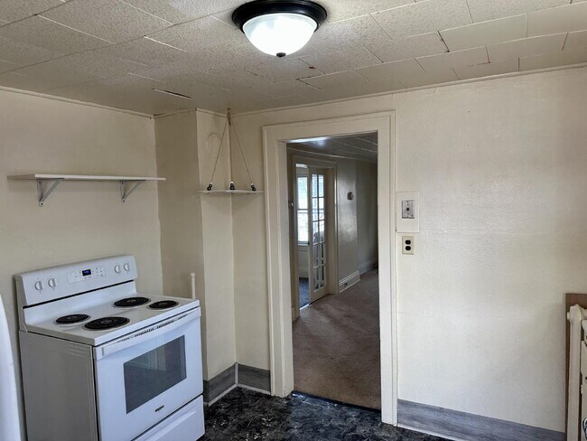 Building Photo - "Charming 2-Bed Gem in Virginia, MN – Perfect for Cozy Living!"