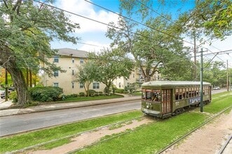 Building Photo - Great 2 Bedroom Condo with swimming pool