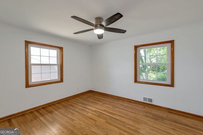 Building Photo - 2188 Pawnee Dr SE