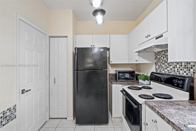 Building Photo - 627 E Mowry Ct