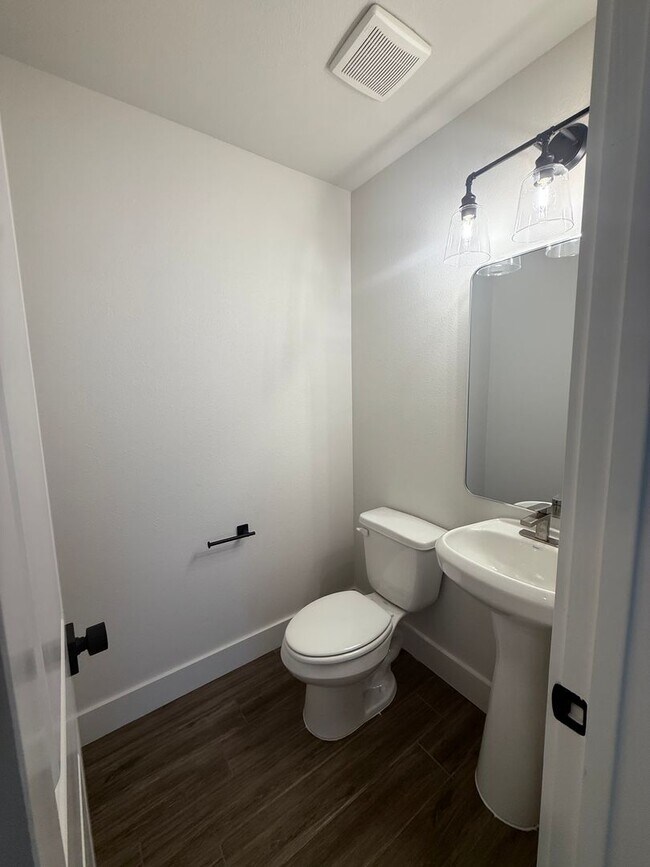 Building Photo - 1412 Magnolia Dr