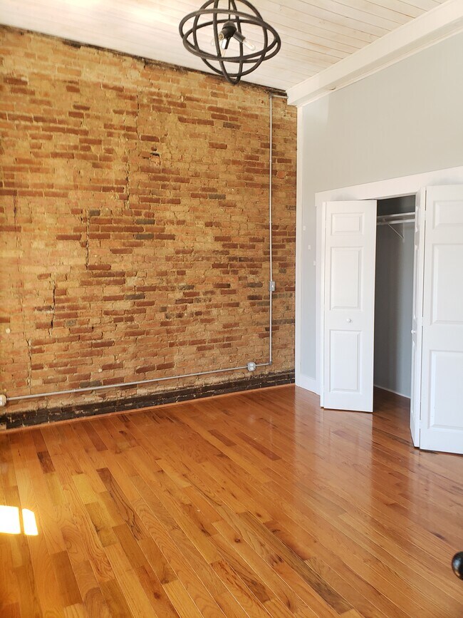 urban loft feel throughout with exposed brick and tall cielings - 116 S Saginaw St