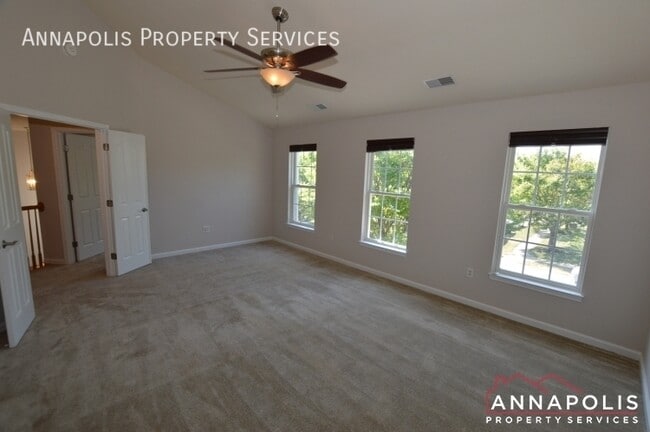 Building Photo - 122 Farmbrook Ln