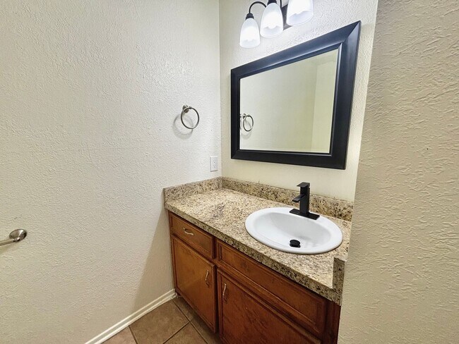 Building Photo - Freshly Remodeled 3 Bedroom 2 Bathroom Home in Frenship ISD