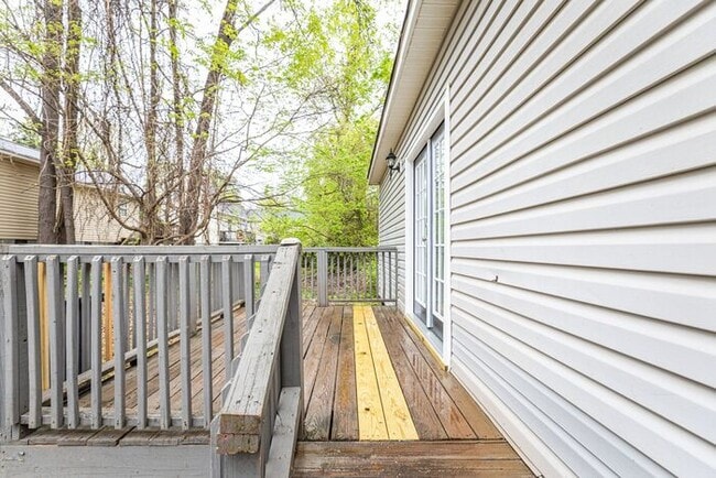 Building Photo - Like New Home off Freeman Mill. Just Painted, New Wood/Vinyl Flooring, Vaulted Ceilings, Front Po...