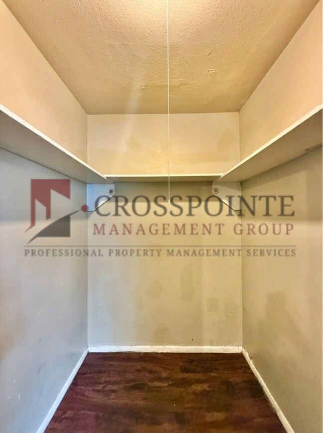 Building Photo - AVAILABLE! 1 Bed 1 Bath Apartment Near Downtown Tyler!