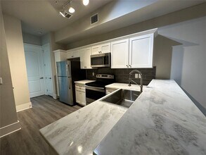 Building Photo - 2727 Houston Ave