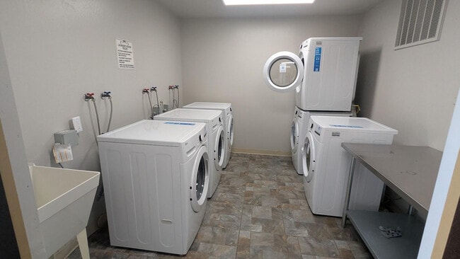 Building Photo - 4630 N 68th St