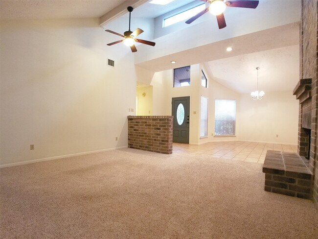 Building Photo - 2111 Echo Ridge