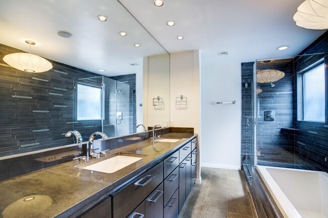 Building Photo - 1417 Harold St