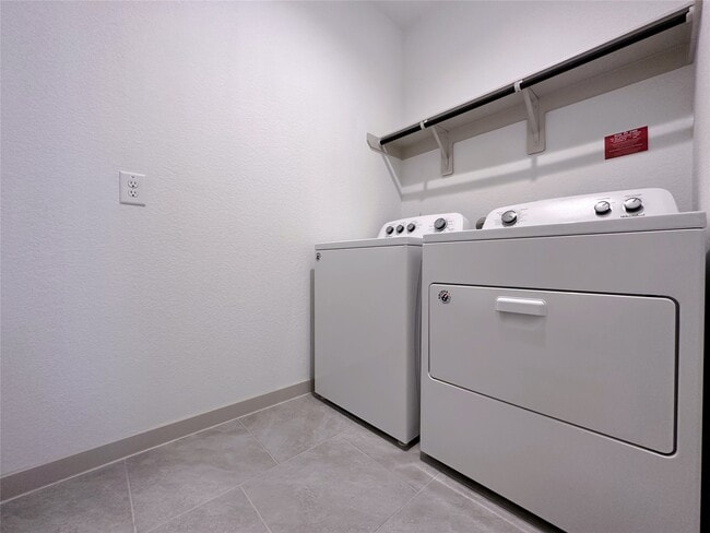 Building Photo - 29402 Ella Larchmont Ct