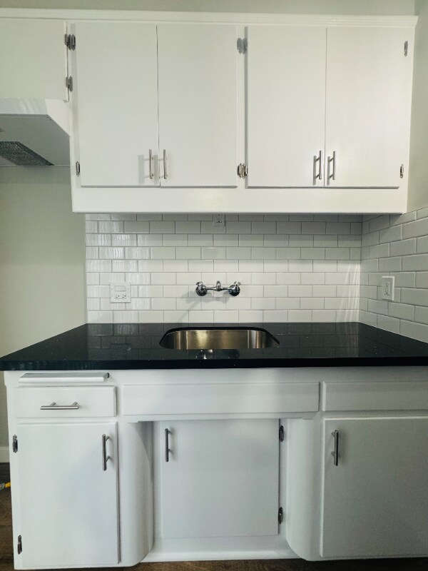 Building Photo - 2026 Hermosa Ave