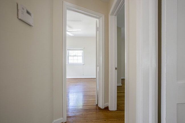 Building Photo - 2509 Crest Ave