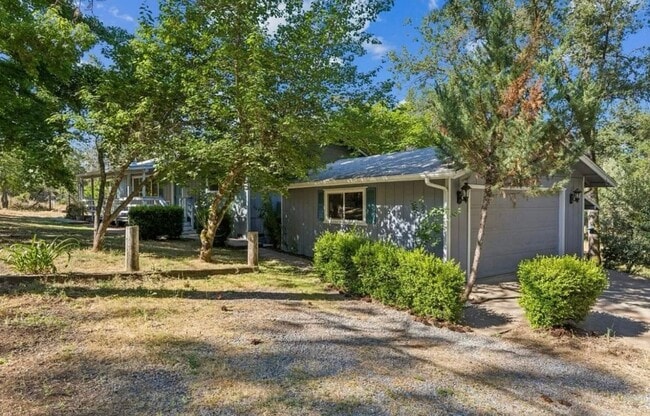 Building Photo - Peaceful Country Living in a Spacious Single-Story Home