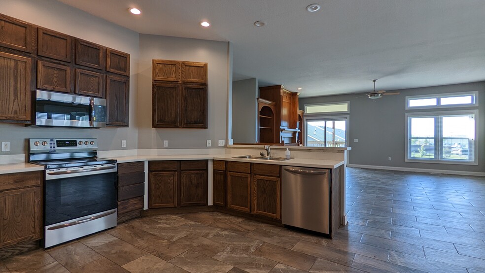 Building Photo - 306 Southwest Carriage Drive