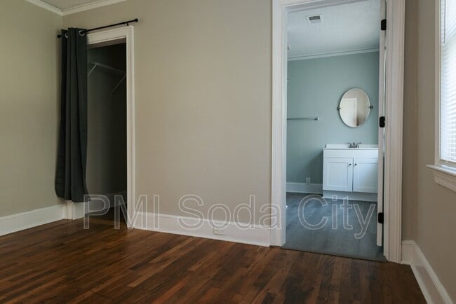 Building Photo - 5313 Randall Ave