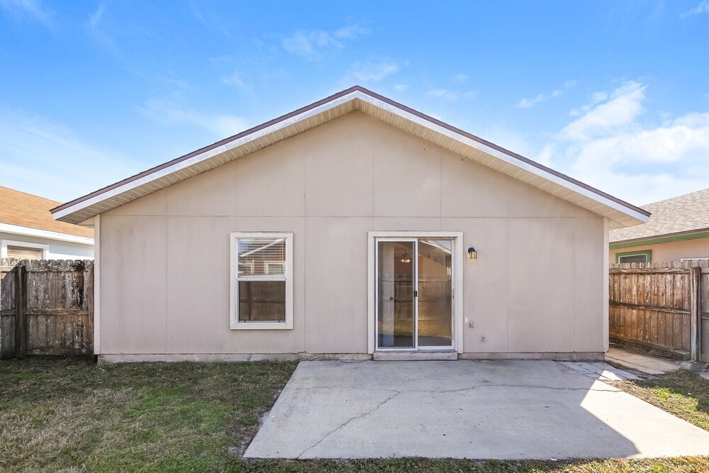 Building Photo - 7939 Cherry Blossom Dr S