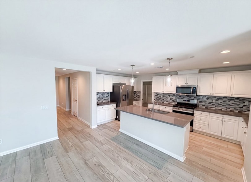 Building Photo - 26666 Dash Dr