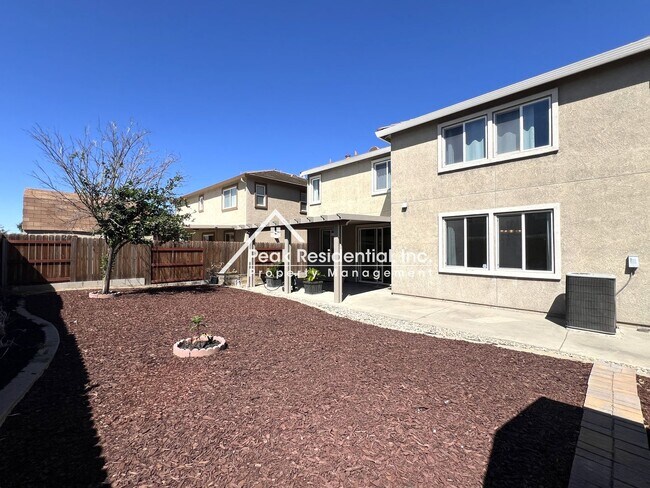 Building Photo - Spacious 4bd/3ba Elk Grove Home!