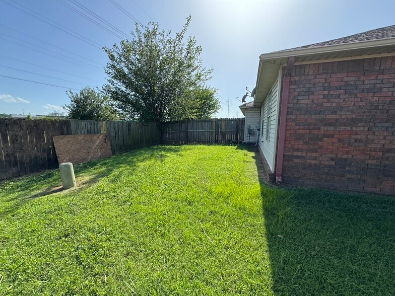Building Photo - 1402 Fianna Place Ct