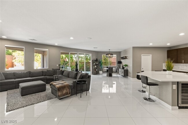 Building Photo - 338 Azar Swan Ave