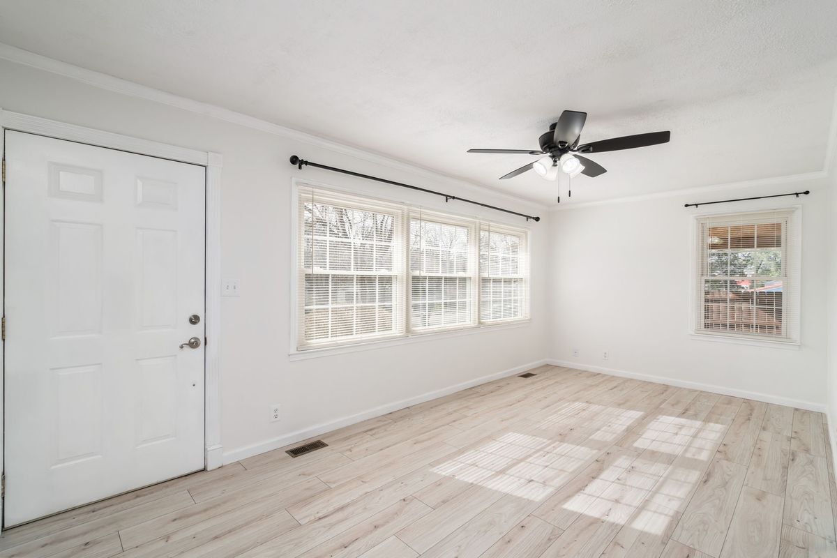 Building Photo - 331 Sarvis Dr
