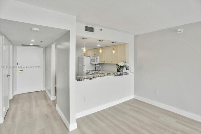 Building Photo - 555 NE 15th St