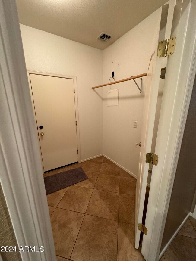 Building Photo - 7206 N 88th Ln