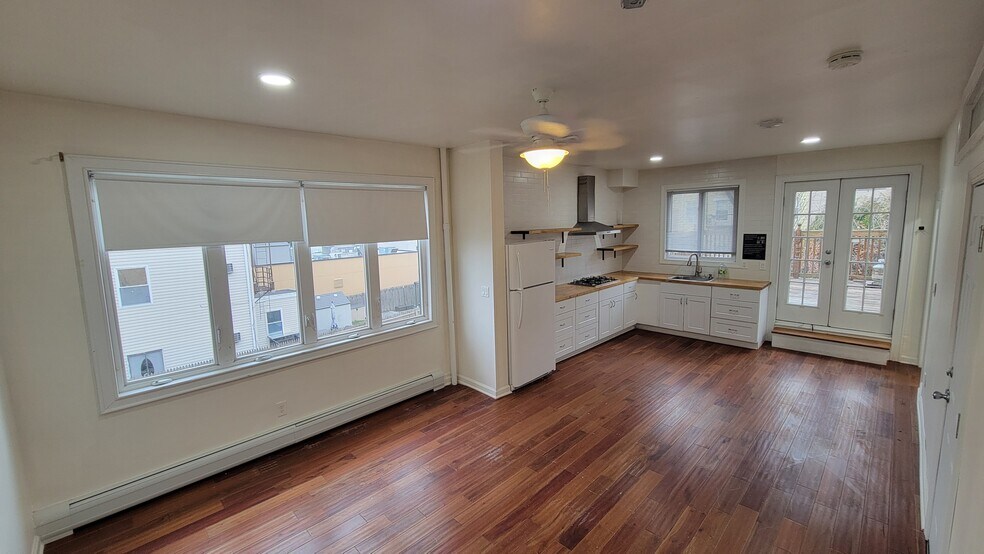 Building Photo - 19 70th St