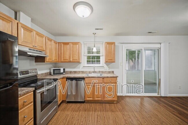Building Photo - 3310 Scarborough Way