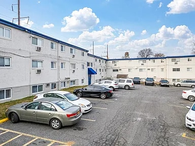 Building Photo - 630 W Fisher Ave