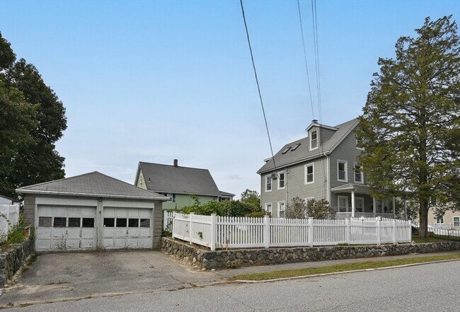 Building Photo - 7 Perham St