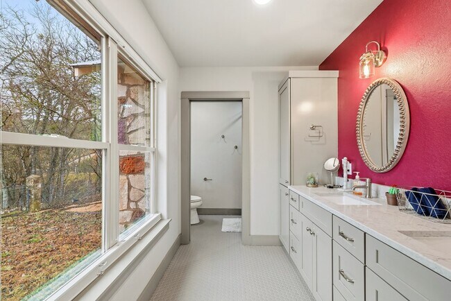 Building Photo - 275 Creek Ridge Trail W