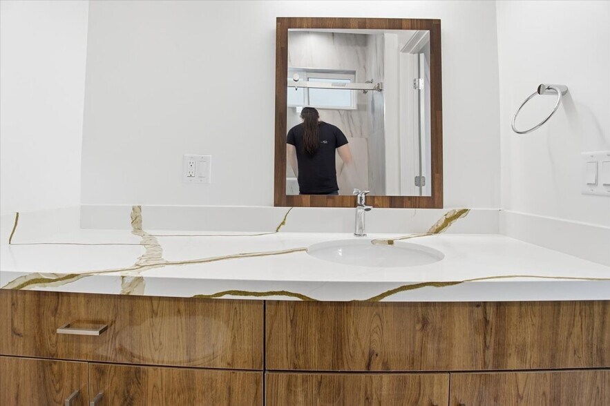 Building Photo - 1820 Prosser Ave